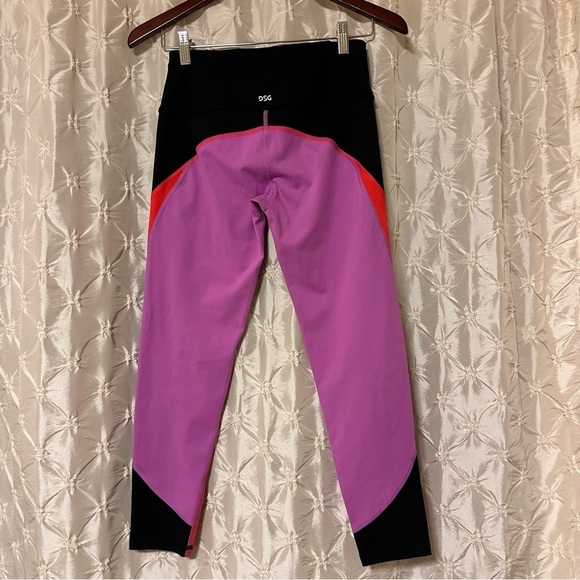 DSG Tank & Leggings Bundle Momentum High Rise 7/8 Performance Mock Neck Crop - Picture 5 of 16